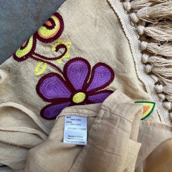 VaVa by Joy Han Embroidered Flowers Bell Sleeves Top Women's Size Small (2-4) - Picture 11 of 12